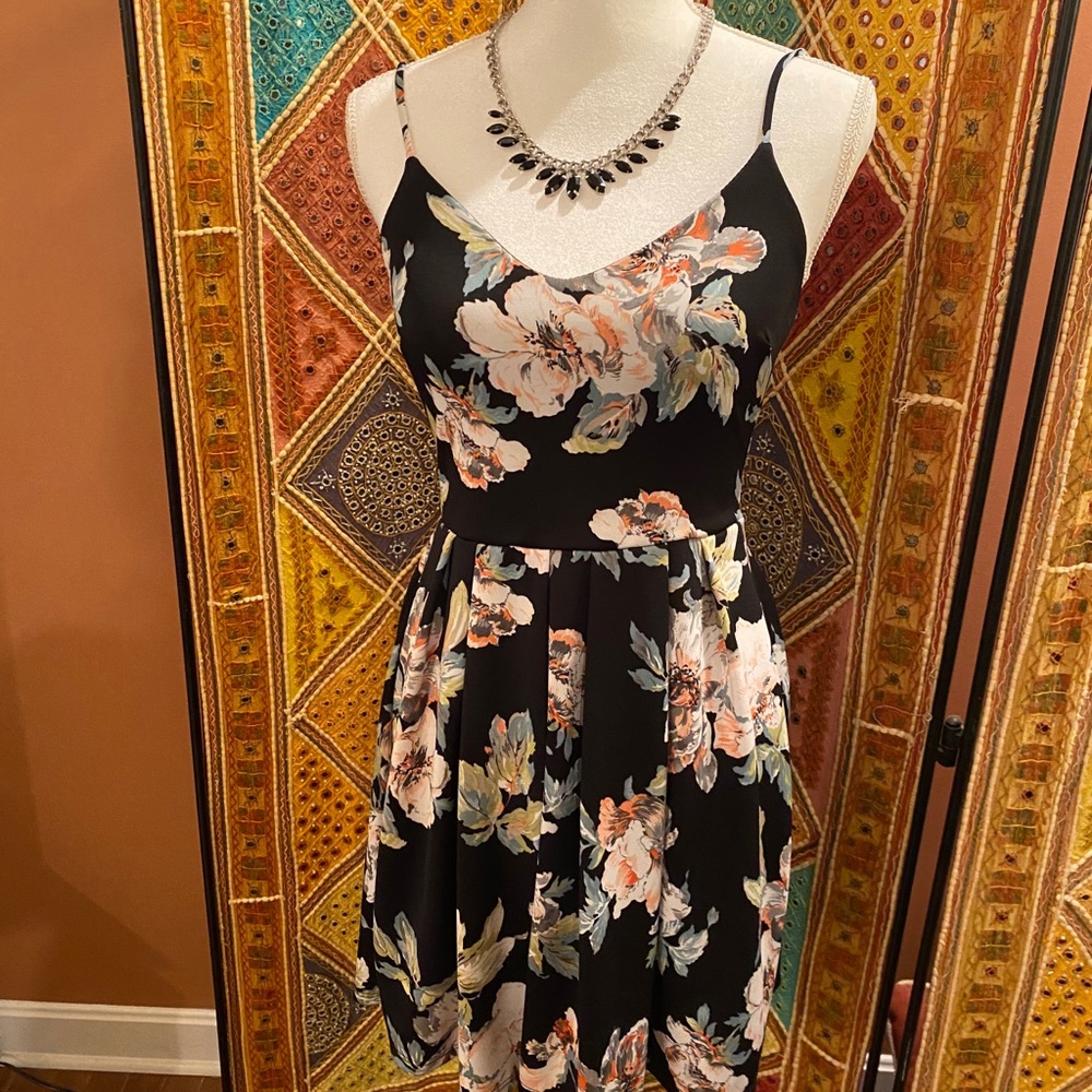 Dress - Picture 8 of 11